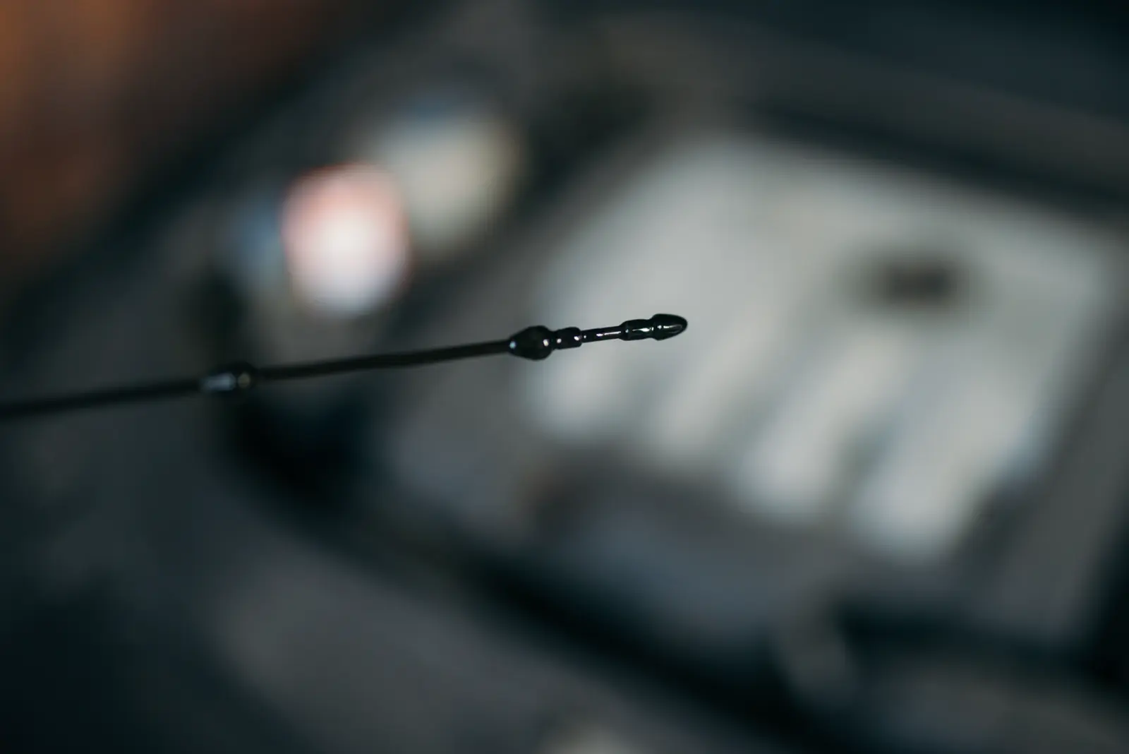 Motor yağı çubuğunun ucundaki yağ damlası